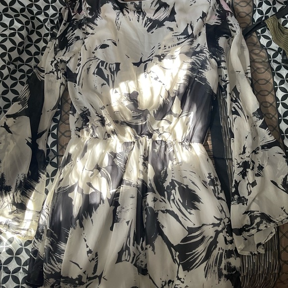 Romper black and white - Picture 2 of 2